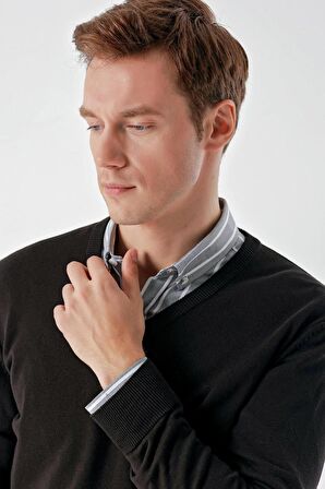 Slimfit V Yaka Düz Basic Model Pamuklu Erkek Uzun Kol Triko Kazak