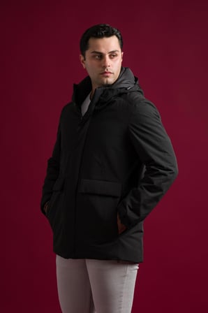 Slimfit Kapşonlu Çıtçıt Ve Fermuar Kapamalı Kapak Cepli Elyaf Dolgulu Astarlı Yan Cepli Uzun Mont