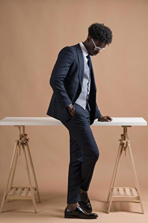 Carutte Slimfit Sivri Yaka Çift Pileli Dokulu Kumaş Yelek Kombinli Takım Elbise