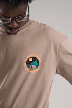 FBI Yarım Oversize (Hafif Bol Kesim) Arkası Baskılı Pamuklu T-shirt
