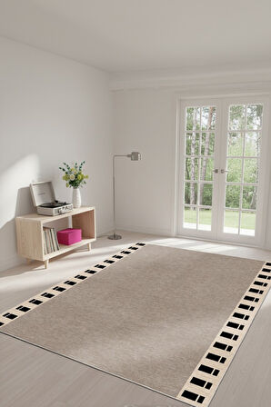 Bej Zemin Üzerinde Grafik Kenar Hem Dekoratif Hem Pratik Kaymaz Taban Halı