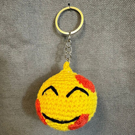 Uretti - Tuğba 9352 4148 El Yapımı Örgü Kalplerle Gülen Yüz Emoji Model Anahtarlık