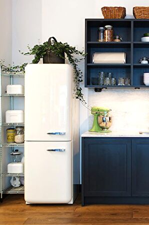 Parlak Beyaz Yapışkanlı Kaplama Folyosu 50 CM  X 7 MT