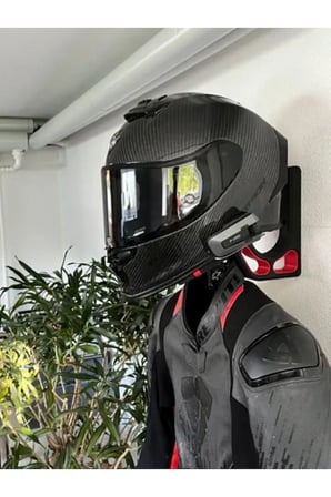 Premium %100 PETG Duvara Monte Motosiklet Kask Askısı ve Anahtarlık Tutucu - Ultra Dayanıklı, Şık Kask Standı (Siyah/Kırmızı)