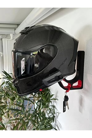 Premium %100 PETG Duvara Monte Motosiklet Kask Askısı ve Anahtarlık Tutucu - Ultra Dayanıklı, Şık Kask Standı (Siyah/Kırmızı)