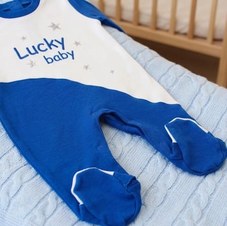 Lucky Baby Kaşındırmayan Yumuşak Dokulu Çizgili Bebek Tulumu & Şapka Seti (0-6 Ay)