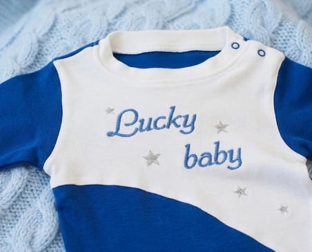 Lucky Baby Kaşındırmayan Yumuşak Dokulu Çizgili Bebek Tulumu & Şapka Seti (0-6 Ay)