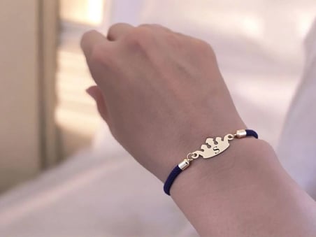 14 Ayar Altın Plakalı S Harfine Özel Taç Figürlü Koyu Mor Örgü İpli Hediye Bileklik-623