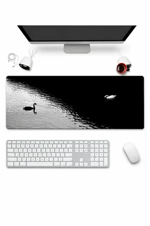 SonicTouch Klavye Mousepad 32x70cm Dikişsiz Pürüzsüz Sıvı Geçirmez Kaymaz Taban Kuğuların Dengesi