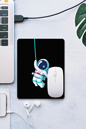 SonicTouch Astronot Temalı Siyah Pürüzsüz Yüzey Kaymaz Dikişsiz Kenar Gamer Oyuncu Mouse Pad 19x23cm