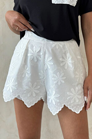 Verona Kadın Siyah Cepli Tişört & Beyaz Nakışlı Şort Takım – Şık Yazlık Kombin