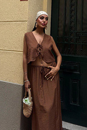 Olive Breeze Kadın Kahverengi Bağcıklı Üst ve Etek Takım – Dokulu Kumaş