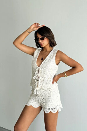 Bianca Beyaz Dantel Önden Bağlamalı Yelek ve Şort Takım – Yazlık Şıklık