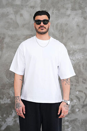 Unisex Pamuk Kaliteli Oversize Beyaz Tişört – Şık Rahat Günlük Kombin