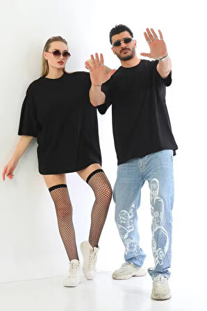 Unisex Pamuk Kaliteli Oversize Siyah Tişört – Şık Rahat Günlük Kombin
