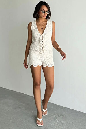 Bianca Beyaz Dantel Önden Bağlamalı Yelek ve Şort Takım – Yazlık Şıklık