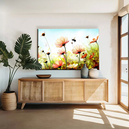 Çiçeklerden Bal Toplayan Arı Kanvas Tablo