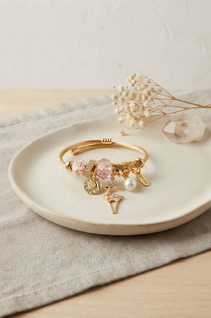 Geyik Model Gold Renk Pembe Charmlı Bileklik TJ-BB8665
