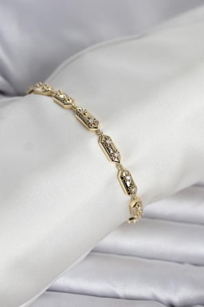 Pirinç Gold Renk Kutup Yıldızı İşleme Kadın Bileklik - TJ-BB8403