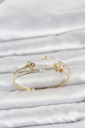 Gold Renk Pirinç Zirkon Taşlı Çiçek Model Kadın Bileklik TJ-BB8523