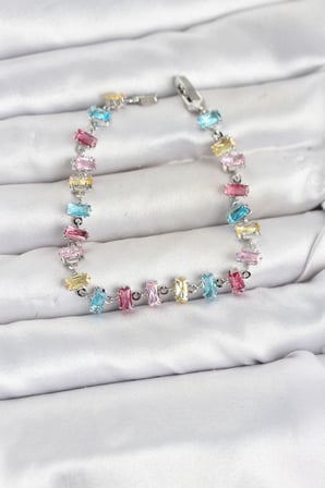 Kristal Taşlı Baget Kesimli Karışık Renkli Gümüş Renk Gema Kadın Bileklik TJ-BB8532