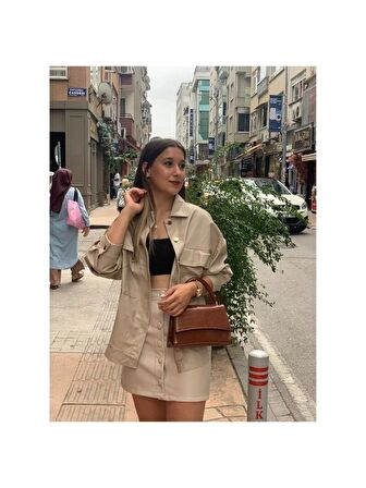 Bej Deri Düğme Detaylı Gömlek