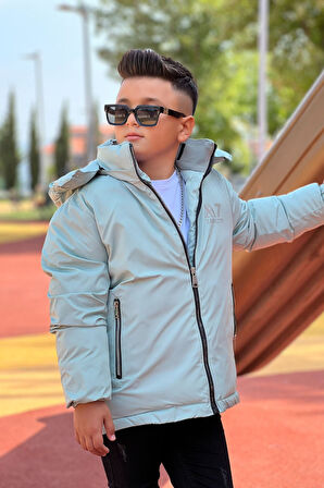 Erkek Çocuk Çıkarılabilir Kapüşonlu Baskılı Yakası Detaylı Kışlık Mont KM3501