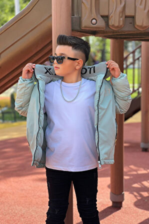 Erkek Çocuk Çıkarılabilir Kapüşonlu Baskılı Yakası Detaylı Kışlık Mont KM3501