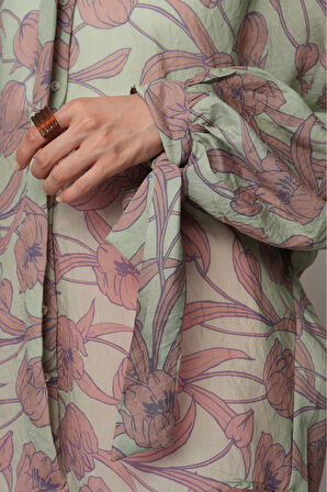 KADIN KOLLARI BAĞLAMALI MİNT RENK ÇİÇEK DESENLİ OVERSİZE GÖMLEK