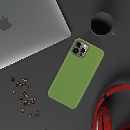 Apple iPhone 15 Pro Max 6.7'' İnce Mat Silikon Kılıf Yeşil
