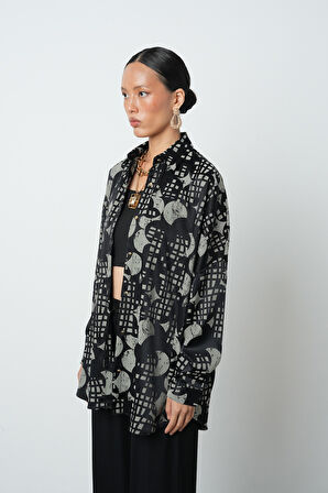 Kadın Siyah Renk Karışık Desenli Oversize Kesim Tesettür Gömlek