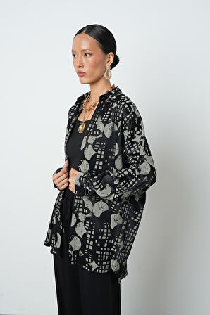 Kadın Siyah Renk Karışık Desenli Oversize Kesim Tesettür Gömlek