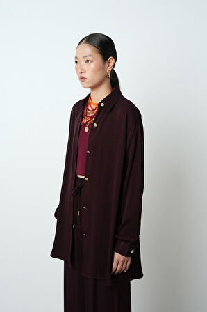 Kadın Düz Renk Altın Düğme Detaylı Oversize Kesim Gömlek