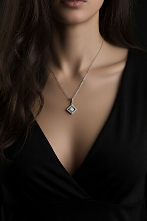 Baget Taşlı Kare Minimal Tasarım 925 Ayar Gümüş Kolye