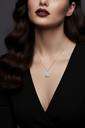 Kare Tasarımlı Pırlanta Kesim 925 Ayar Gümüş Kadın Kolye