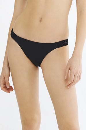 Basic Kenarları Makrome Detaylı Siyah Bikini Altı