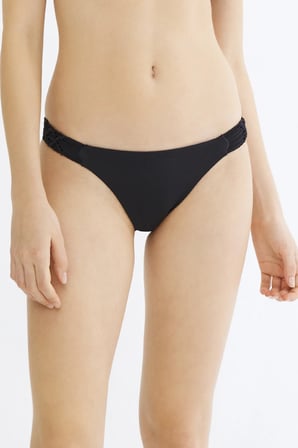 Basic Kenarları Makrome Detaylı Siyah Bikini Altı