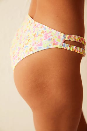 Çok Renkli Çiçek Desenli Yanları Boşluk Detaylı Soleil Bikini Altı