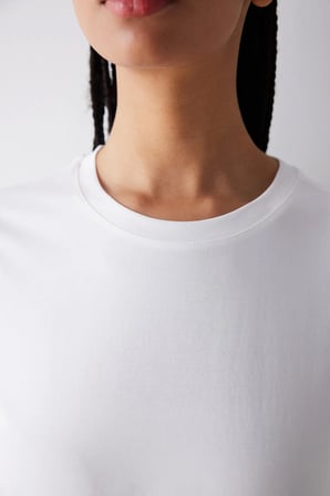 Kırık Beyaz Bisiklet Yaka Loose Modal Tişört