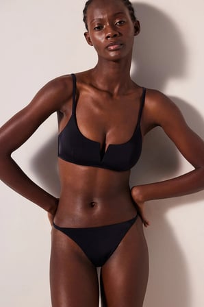 Basic V Siyah Bikini Üstü