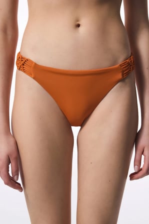 Turuncu Makrome Detaylı Bikini Altı