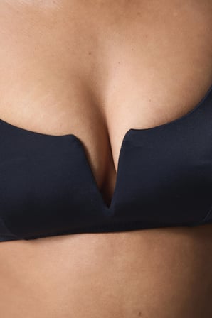 Siyah V Kesim Balenli Bikini Üstü