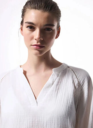 Penti Normal V Yaka Beyaz Kadın Gömlek PLP7TPSA25IY