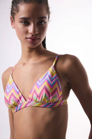 Zigzag Desenli Üçgen Bikini Üstü