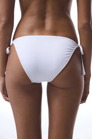 Beyaz Nakışlı Bikini Altı