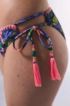 Çiçekli Ciele Yüzük Detaylı Bikini Altı