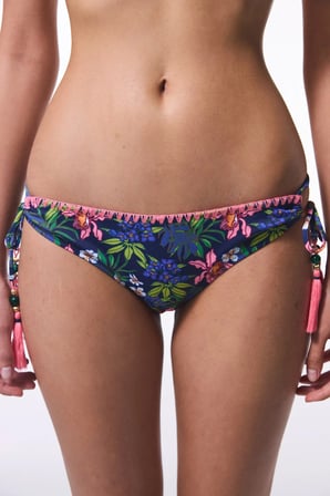 Çiçekli Ciele Yüzük Detaylı Bikini Altı