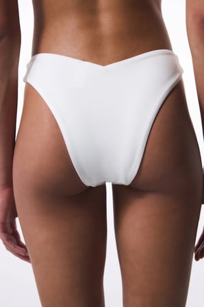 Beyaz Pearl Boncuklu V Kesim Bikini Altı 