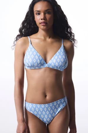 Geometrik Desenli Parlak  Üçgen Bikini Üstü