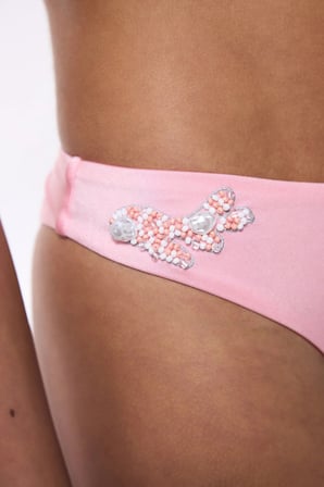 Pembe Boncuk Detaylı V Kesim Bikini Altı 